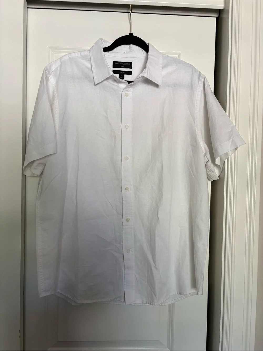 Banana Republic Men’s White Linen Short Sleeve Button Down